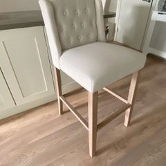 Cream island stools (x4)