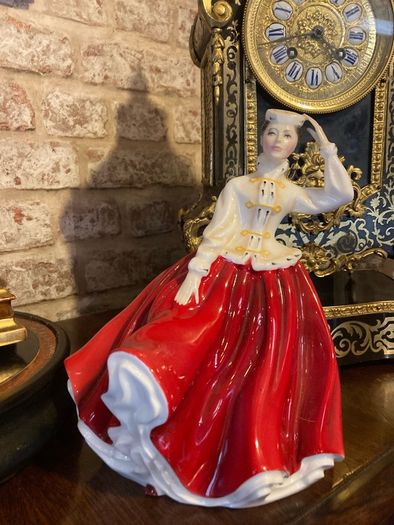 Royal Doulton figurine "Gail"