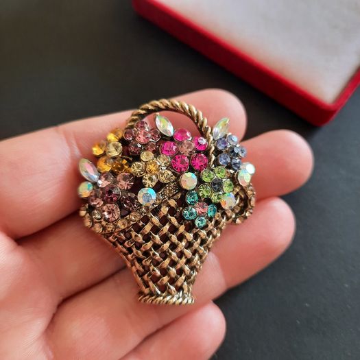 Flower Basket Brooch, Multicolor Rhinestone Floral Bouquet Pin, Gold Tone Woven Basket Jewelry, Retro Spring Garden Theme (X04)