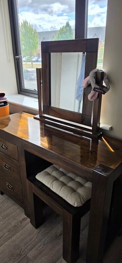 dressing table