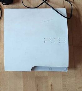 Playstation 3 White CECH - 3003B 320GB Slim version + 2 controllers for parts