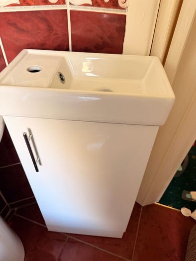 Slimline bathroom sink unit