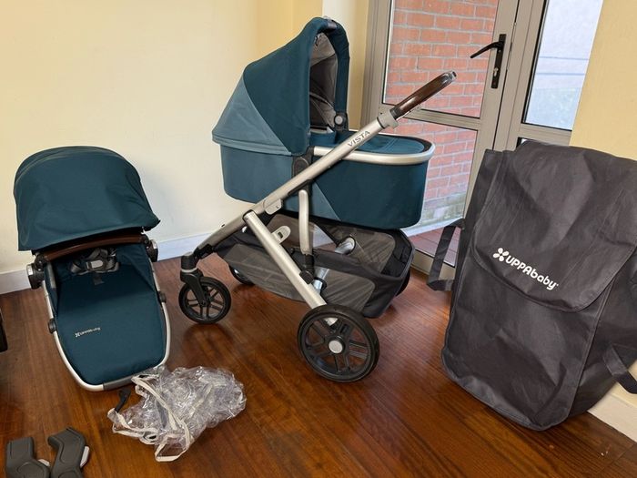 Uppababy Vista V2 Finn colour pram travel system
