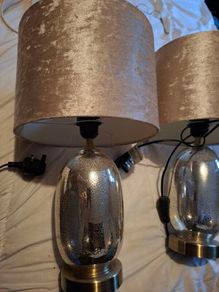 2 table lamps