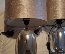 2 table lamps