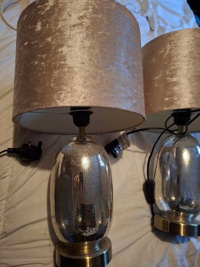 2 table lamps