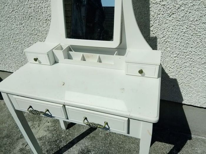 dressing table