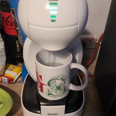 Nescafe Dolce Gusto Coffee machine witch pods