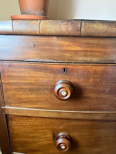Antique chest of drawers