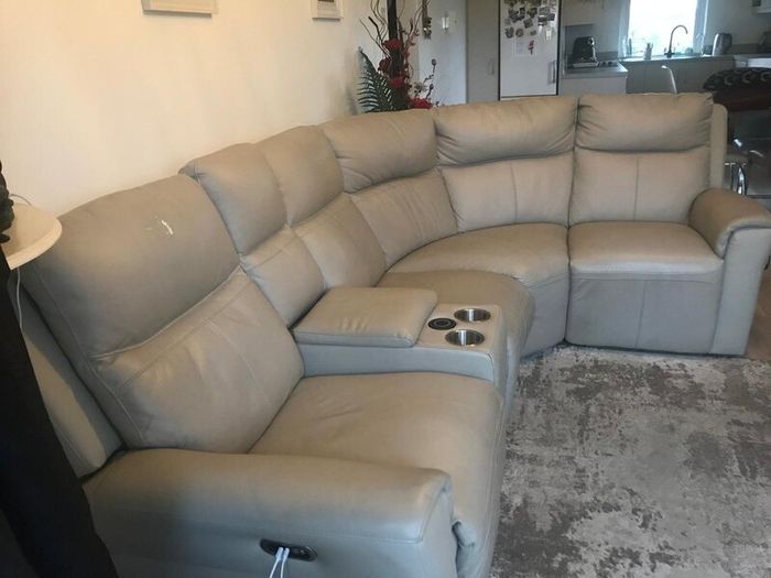 Price drop!! Corner recliner sofa - Cream leather