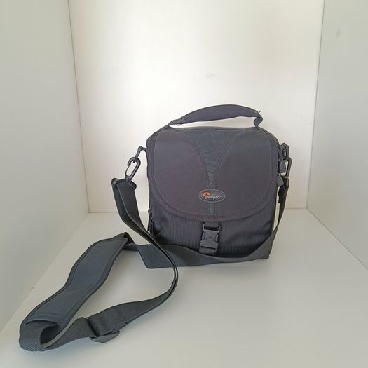 JVC MiniDV Digital Camcorder - Charger, Battery & Lowepro Bag