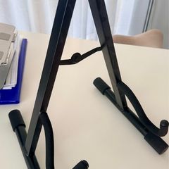 guitar stand acoustic