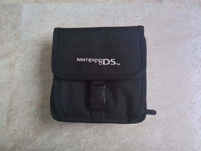 Nintendo DS Wallet.