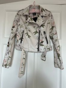 Girls / Young lady's jacket. Size 6. EUR 34