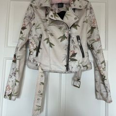 Girls / Young lady's jacket. Size 6. EUR 34