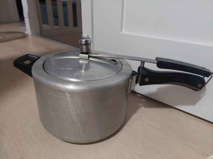 pressure cooker