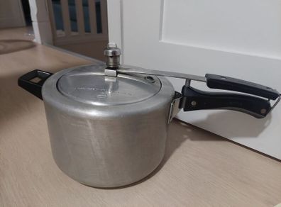 pressure cooker