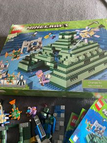 Lego Minecraft 21136