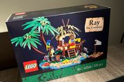 Lego Ray The Castaway Gwp Limited Edition (Brand New Unopened)
