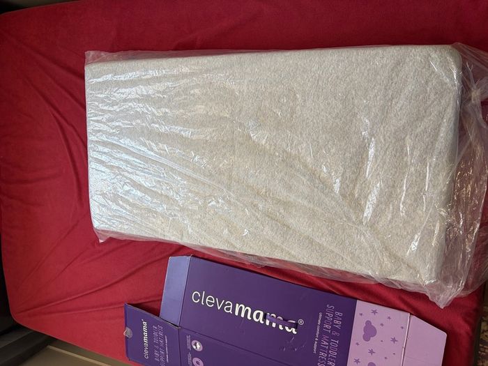Wooden baby crib with good condition Clevamama cool gel mattress (barely used) + new mattress protector