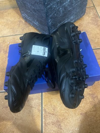 Football boots size 6.5 brand new