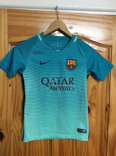 FC Barcelona. Official Nike Boys Girls Away Jersey.Age 8-10 Years. Collect In Dublin Or Receive Via Post.
