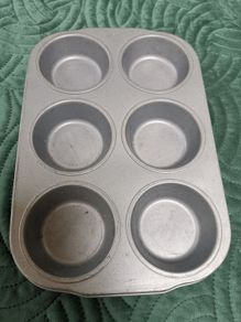 Muffin tray for 6 muffins