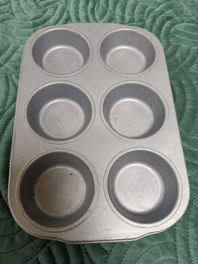 Muffin tray for 6 muffins