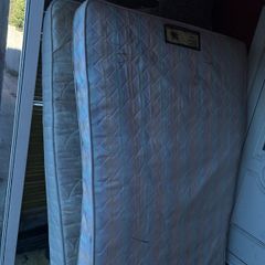 2 double mattress for fre