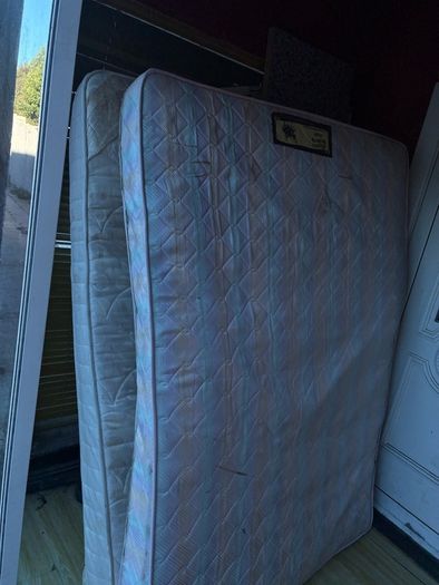 2 double mattress for fre