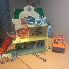 Bluey supermarket and car