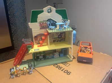 Bluey supermarket and car