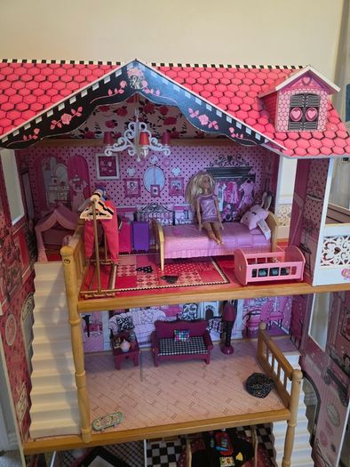 Amelia wooden doll house