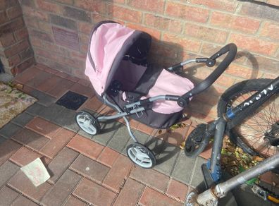 Toy buggy / pram