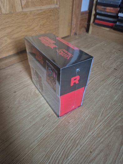 Pokemon Destined Rivals elite trainer box