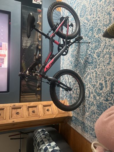 LaVida girls mountain bike