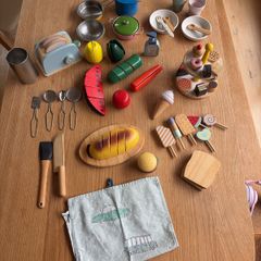 Kids pretend play kitchen equipement