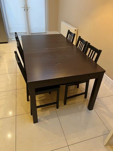 Dining Room Table and 6 Chairs