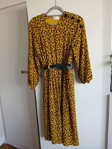 savida 1980s style leopard dress with side shoulder button detail