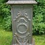 Garden plinth/pedestal in cast iron. Image 3