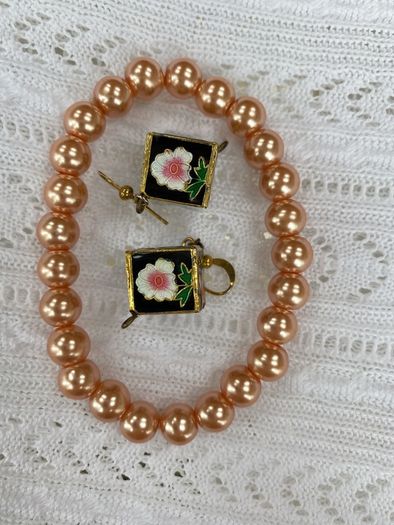 Earrings/Bracelet