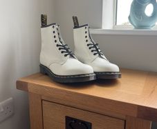 dr. martens white 8-eyelet boots size UK9