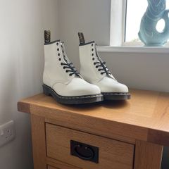 dr. martens white 8-eyelet boots size UK9