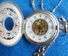Vintage Smooth Quartz Pocket Watch