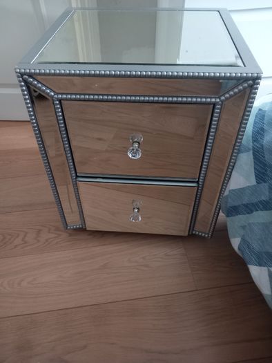 Mirrored bedside lockers