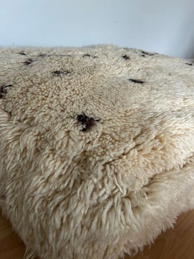 Wool pouf