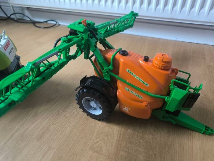 Amazing UX 5200 Farm toy