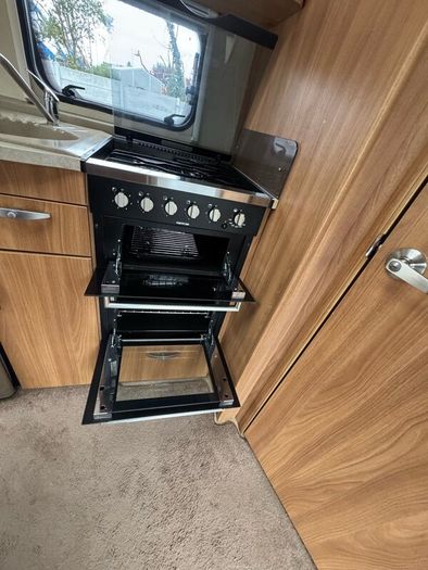 Swift Challenger SE 480-2 Berth - Fixed Awning