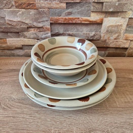 Ceramic dinner plates
