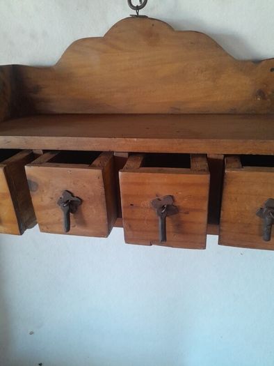 Mexican pine wall rack